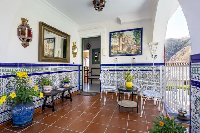 4 sovrum Villa till salu i Pinos Genil med pool - 455 000 € (Ref: 9374112)