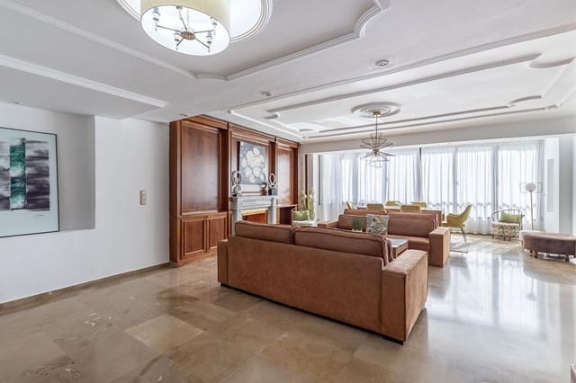 3 sypialnia Mieszkanie na sprzedaż w Centro, Miasto Grenada - 615 000 € (Ref: 9374113)