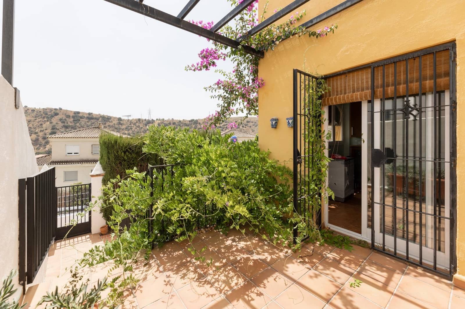 4 soveværelse Rækkehus til salg i Granada by med swimmingpool garage - € 430.000 (Ref: 9374114)