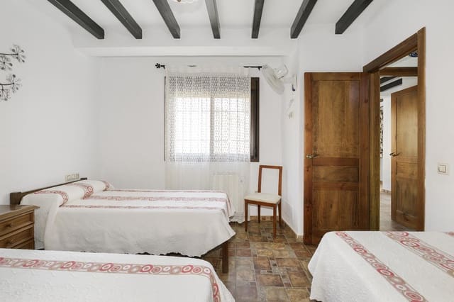 6 bedroom Business for sale in Granada city - € 1,550,000 (Ref: 9374117)