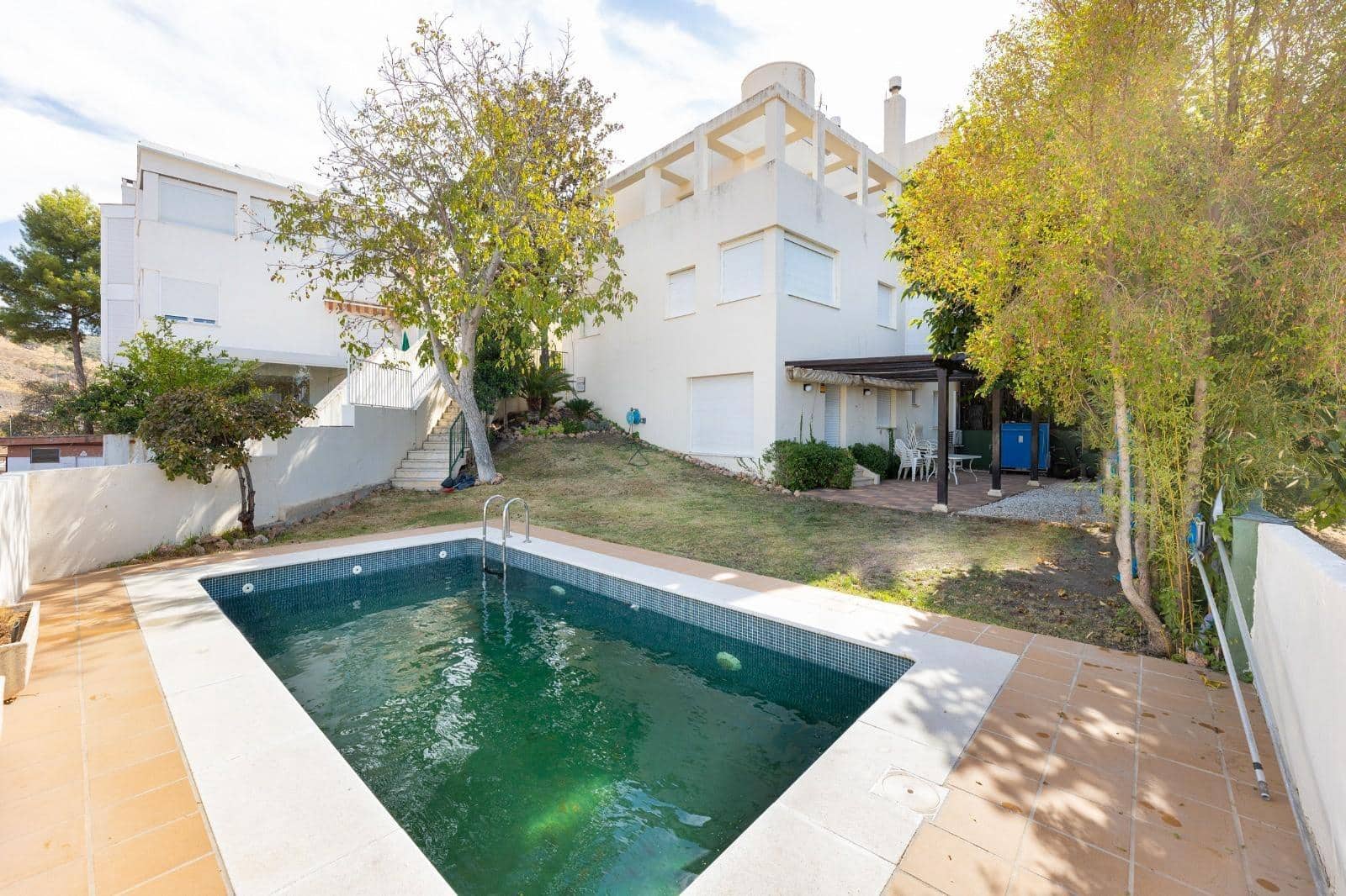 3 slaapkamer Villa te koop in Granada stad met zwembad garage - € 699.000 (Ref: 9374118)
