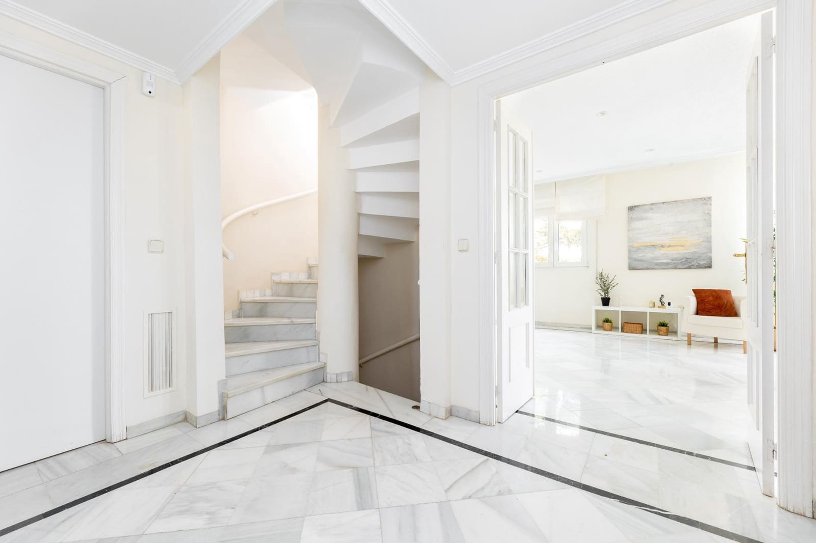 3 slaapkamer Villa te koop in Granada stad met zwembad garage - € 699.000 (Ref: 9374118)