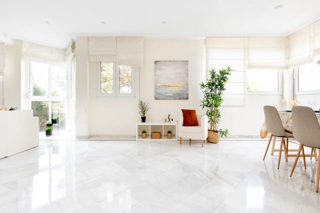 3 slaapkamer Villa te koop in Granada stad met zwembad garage - € 699.000 (Ref: 9374118)