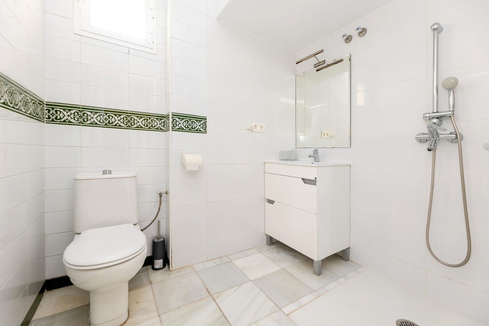 3 slaapkamer Villa te koop in Granada stad met zwembad garage - € 699.000 (Ref: 9374118)