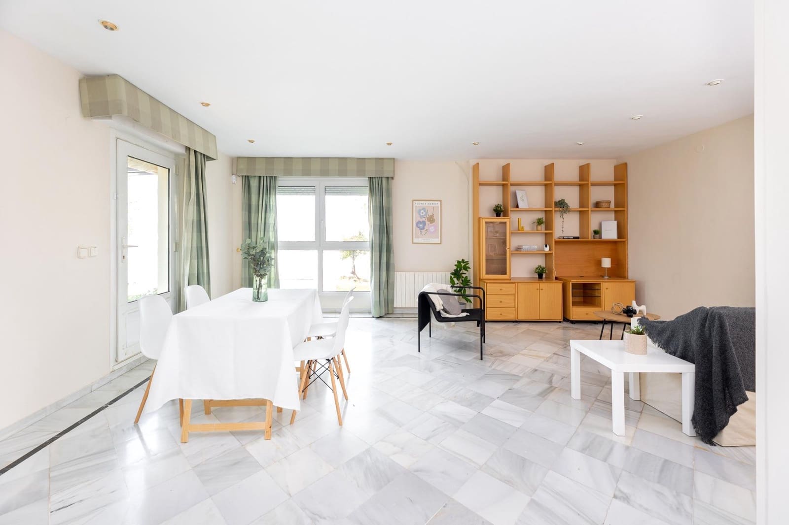 3 slaapkamer Villa te koop in Granada stad met zwembad garage - € 699.000 (Ref: 9374118)