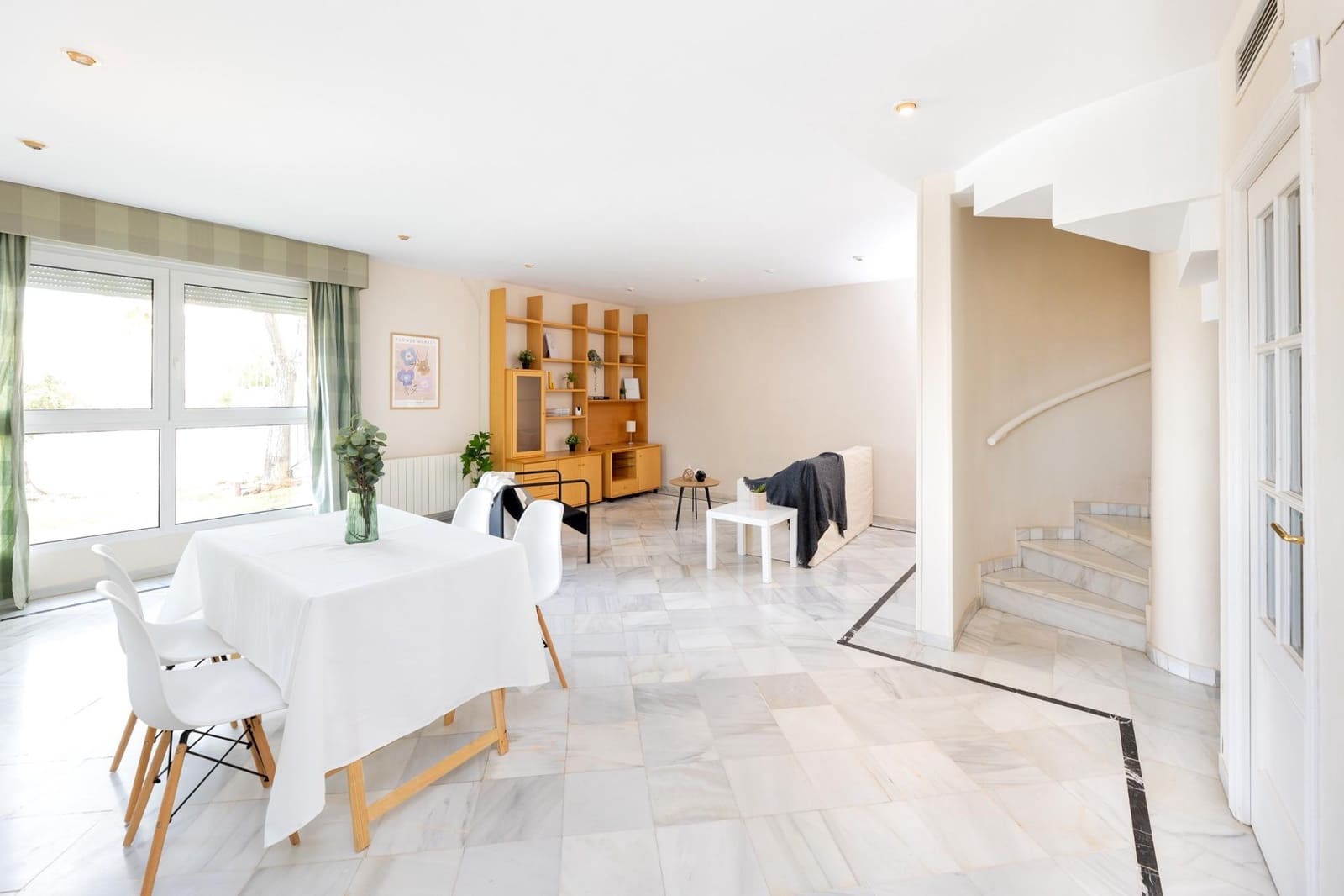 3 slaapkamer Villa te koop in Granada stad met zwembad garage - € 699.000 (Ref: 9374118)