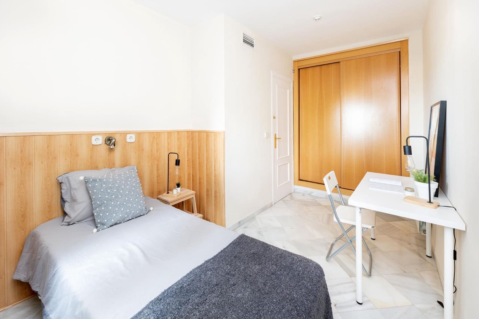 3 slaapkamer Villa te koop in Granada stad met zwembad garage - € 699.000 (Ref: 9374118)