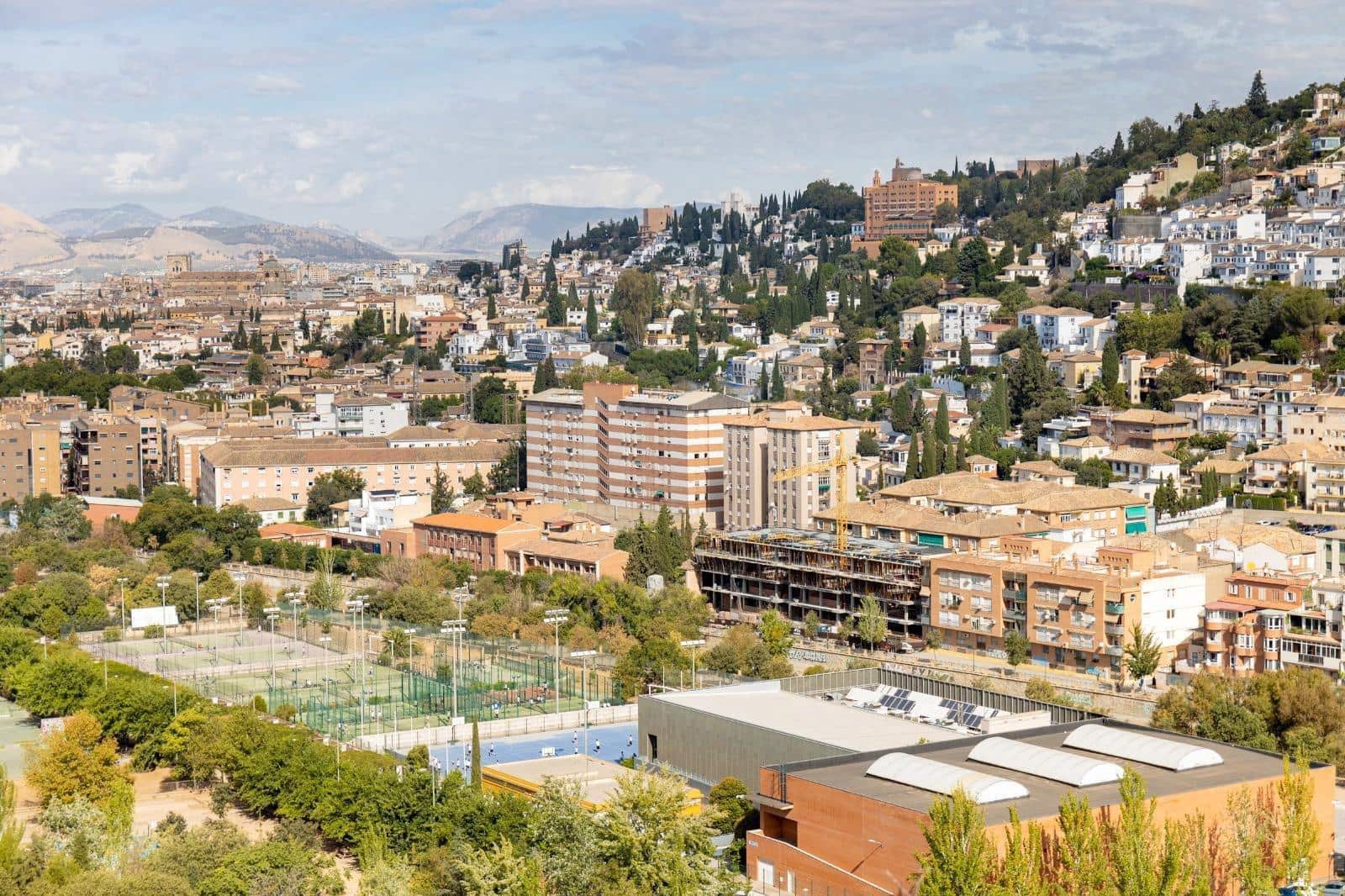 3 slaapkamer Villa te koop in Granada stad met zwembad garage - € 699.000 (Ref: 9374118)