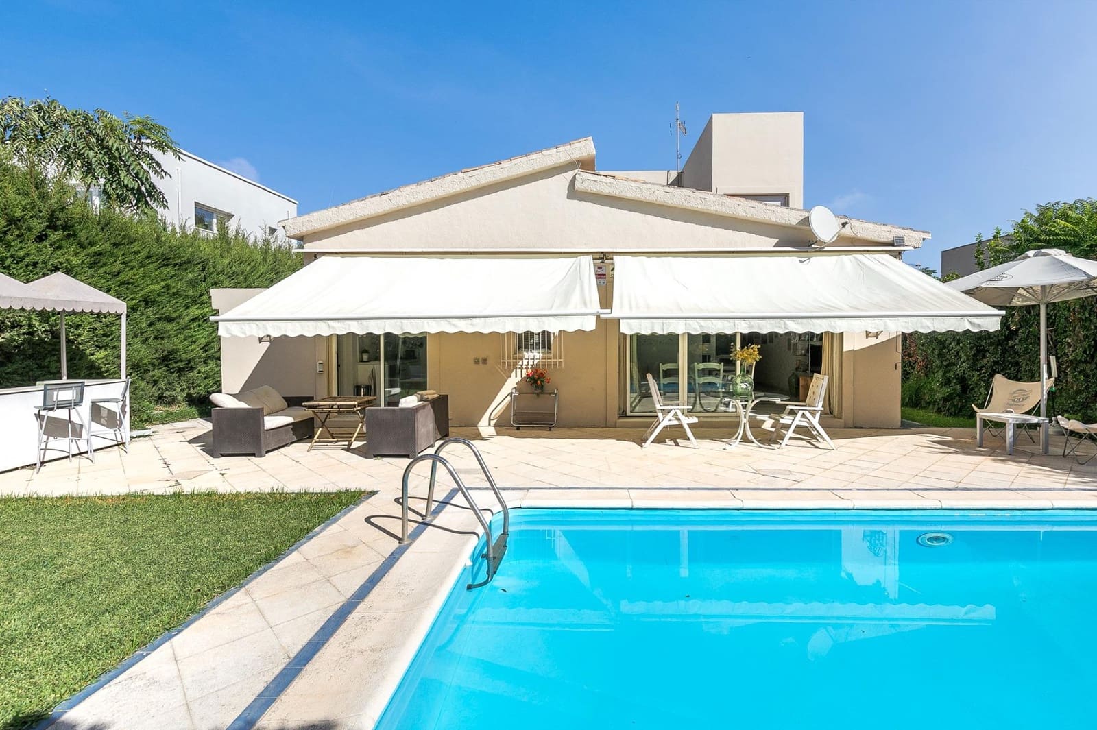 4 soveværelse Villa til salg i Las Gabias med swimmingpool garage - € 439.000 (Ref: 9374119)