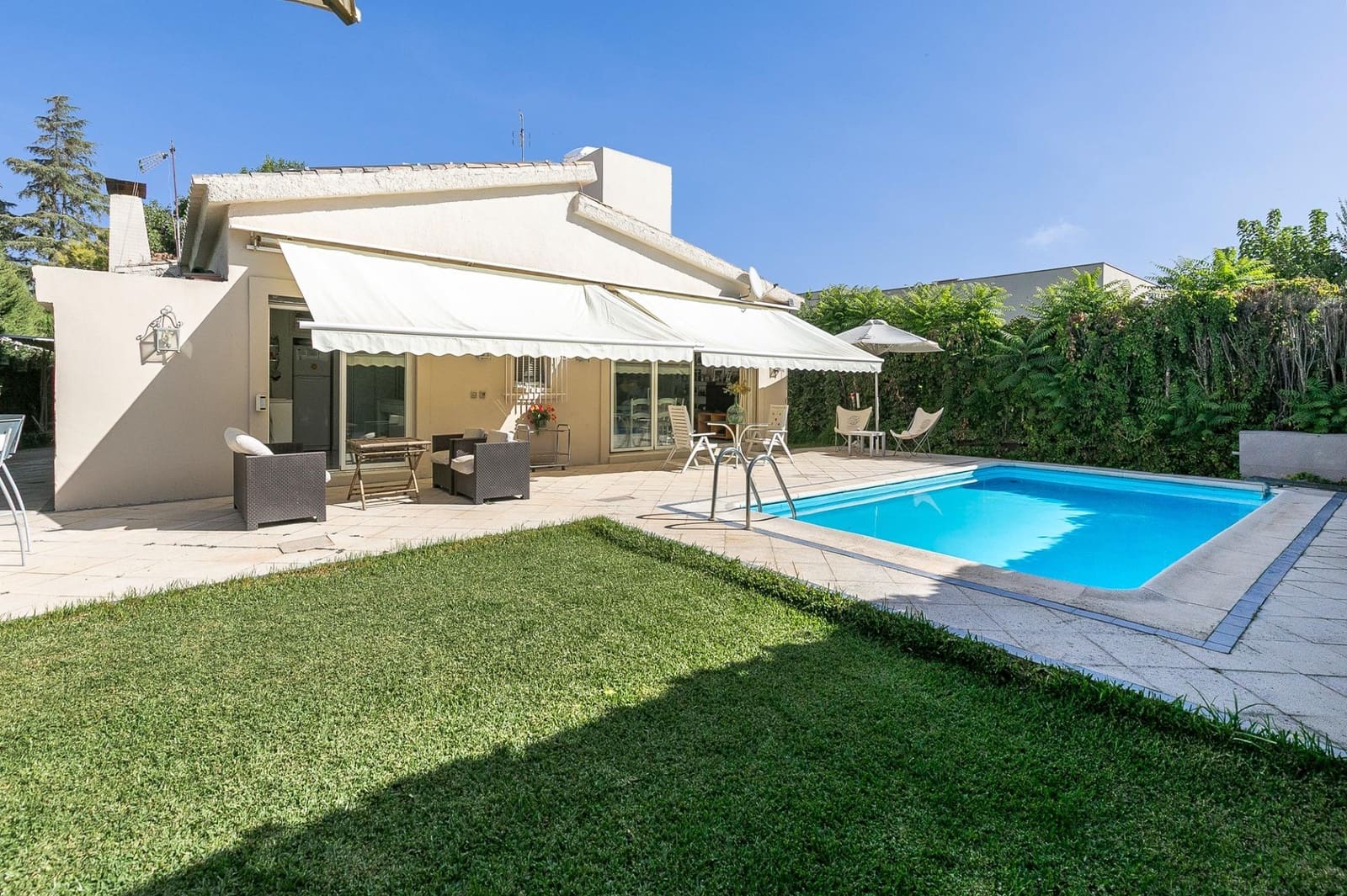 4 soveværelse Villa til salg i Las Gabias med swimmingpool garage - € 439.000 (Ref: 9374119)