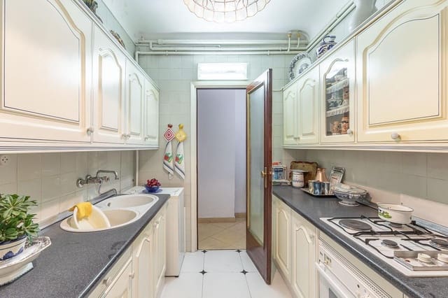 Piso de 5 habitaciones en Granada ciudad en venta - 548.000 € (Ref: 9374120)