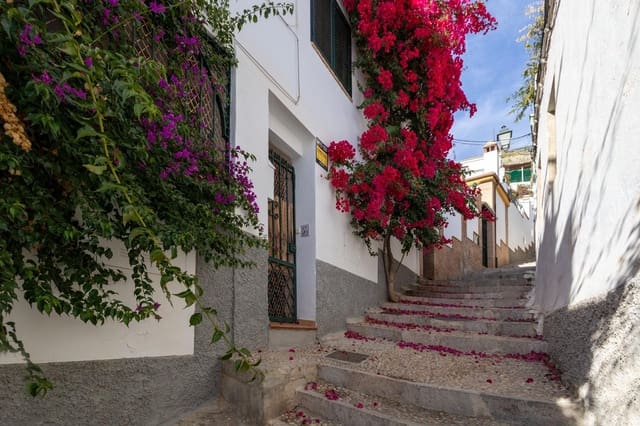 2 soveværelse Rækkehus til salg i Granada by - € 480.000 (Ref: 9374123)