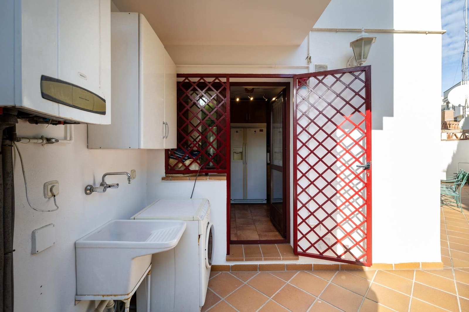 4 sypialnia Willa na sprzedaż w Miasto Grenada z basenem garażem - 450 000 € (Ref: 9374125)