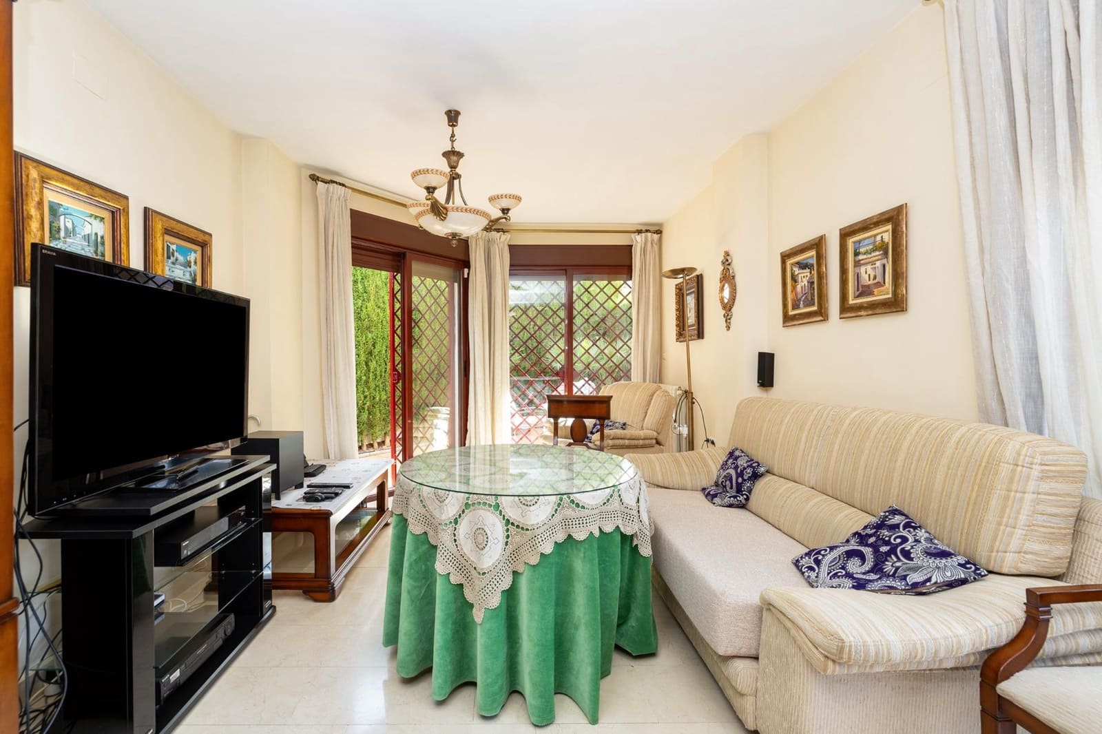 4 sypialnia Willa na sprzedaż w Miasto Grenada z basenem garażem - 450 000 € (Ref: 9374125)