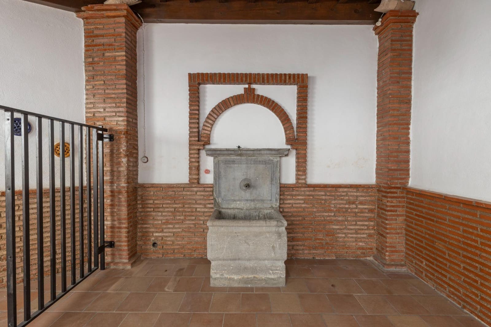 7 slaapkamer Rijtjeshuis te koop in Granada stad met garage - € 470.000 (Ref: 9374127)