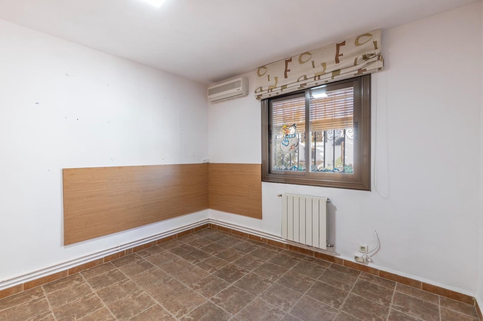 7 slaapkamer Rijtjeshuis te koop in Granada stad met garage - € 470.000 (Ref: 9374127)