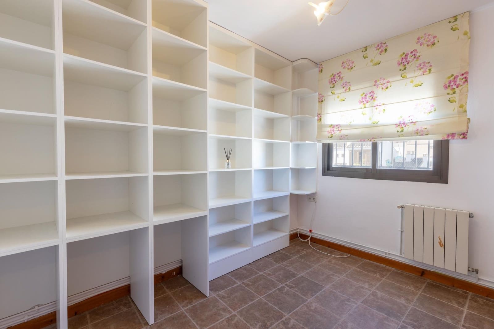 7 slaapkamer Rijtjeshuis te koop in Granada stad met garage - € 470.000 (Ref: 9374127)