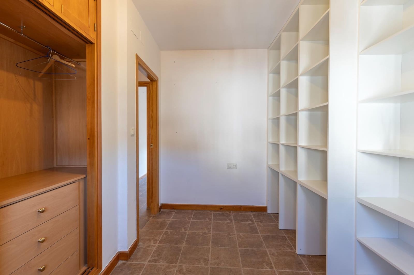 7 slaapkamer Rijtjeshuis te koop in Granada stad met garage - € 470.000 (Ref: 9374127)