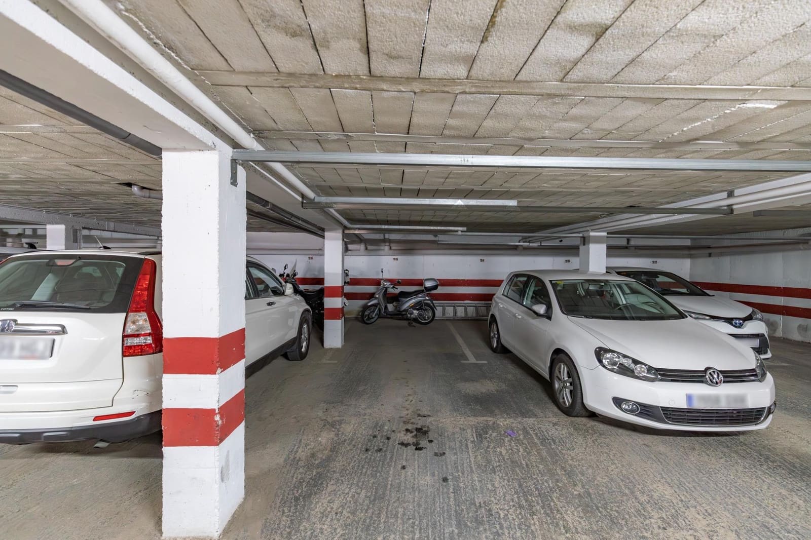 7 slaapkamer Rijtjeshuis te koop in Granada stad met garage - € 470.000 (Ref: 9374127)