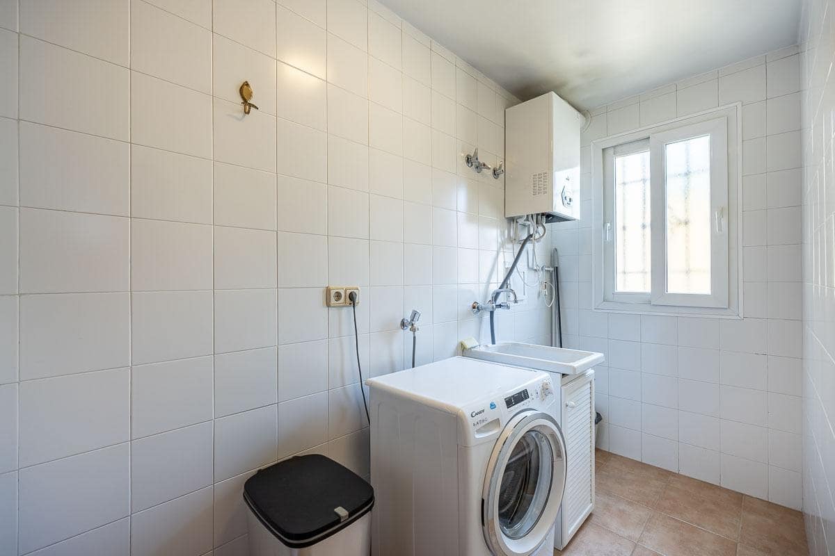 4 sypialnia Willa na sprzedaż w Miasto Grenada z basenem - 697 000 € (Ref: 9374313)