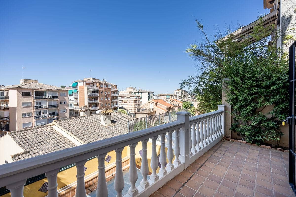 4 sypialnia Willa na sprzedaż w Miasto Grenada z basenem - 697 000 € (Ref: 9374313)