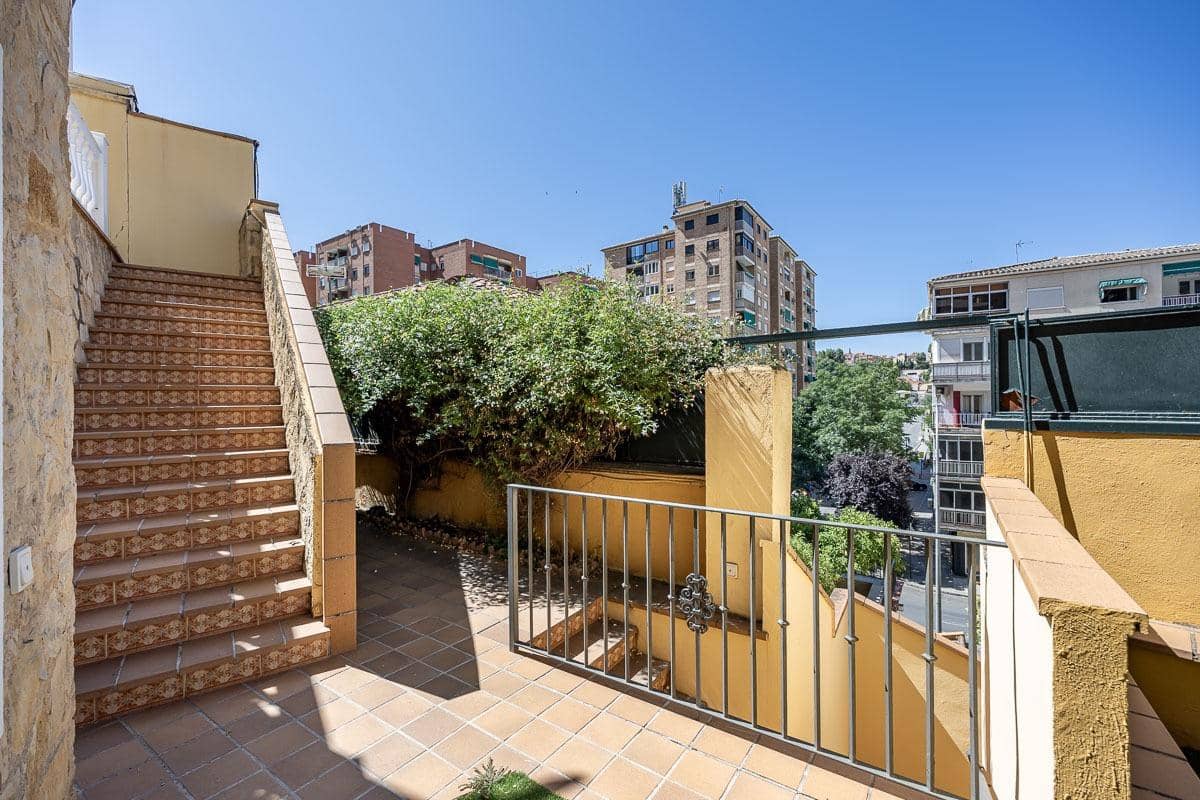 4 sypialnia Willa na sprzedaż w Miasto Grenada z basenem - 697 000 € (Ref: 9374313)