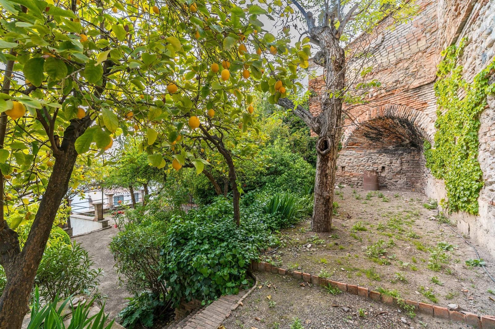 10 sypialnia Willa na sprzedaż w Miasto Grenada z basenem garażem - 1 300 000 € (Ref: 9374314)