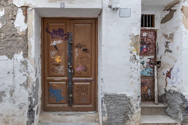 8 bedroom Hotel for sale in Granada city - € 621,000 (Ref: 9374315)