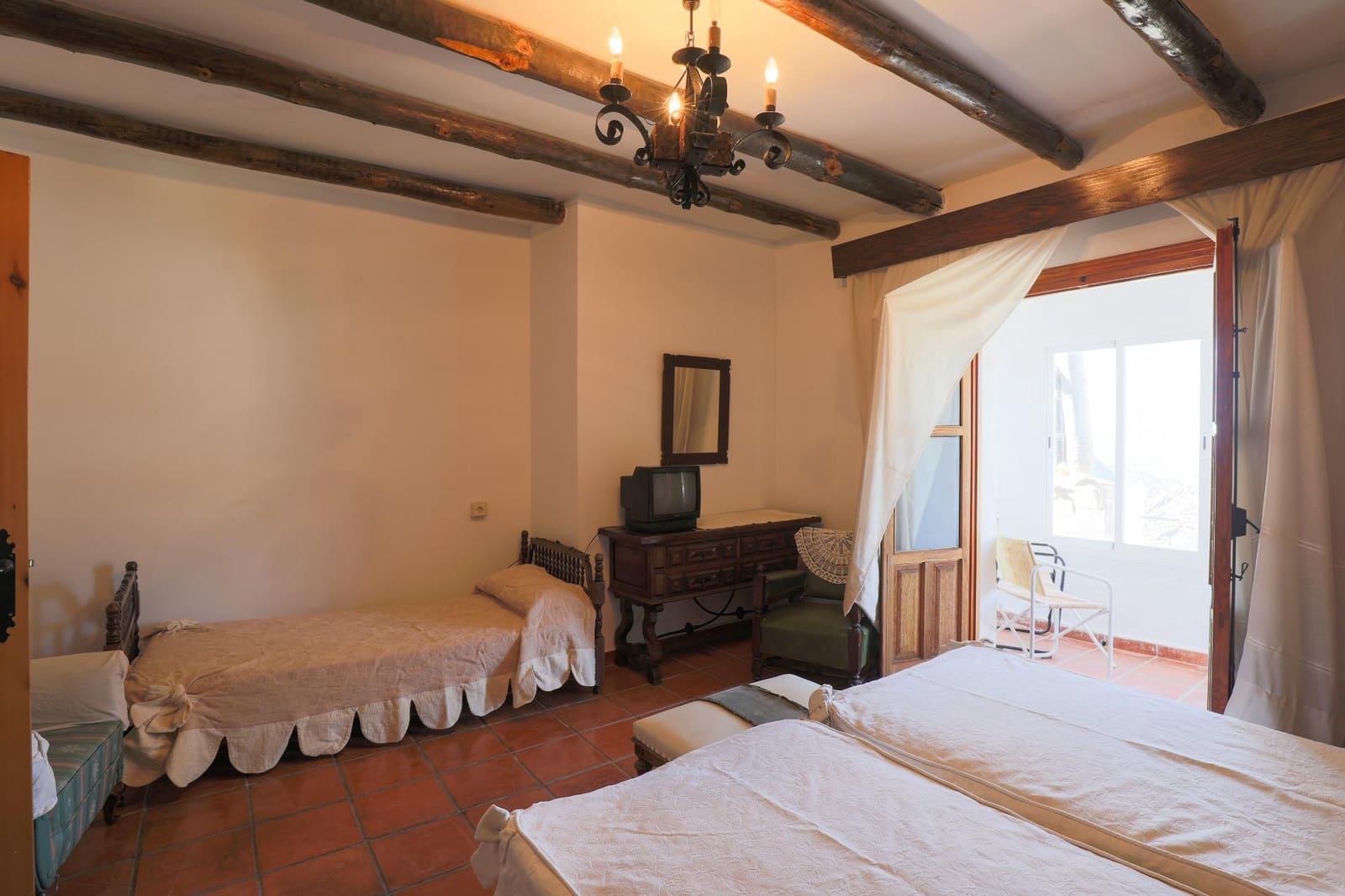 15 soverom Villa til salgs i Busquistar med garasje - € 428 656 (Ref: 9379046)