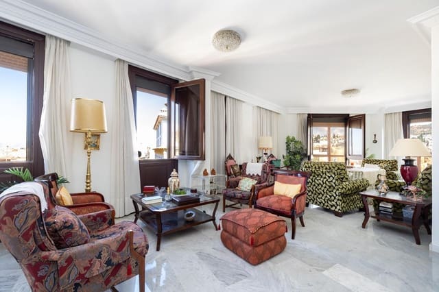 Piso de 5 habitaciones en Centro, Granada ciudad en venta - 1.100.000 € (Ref: 9382868)