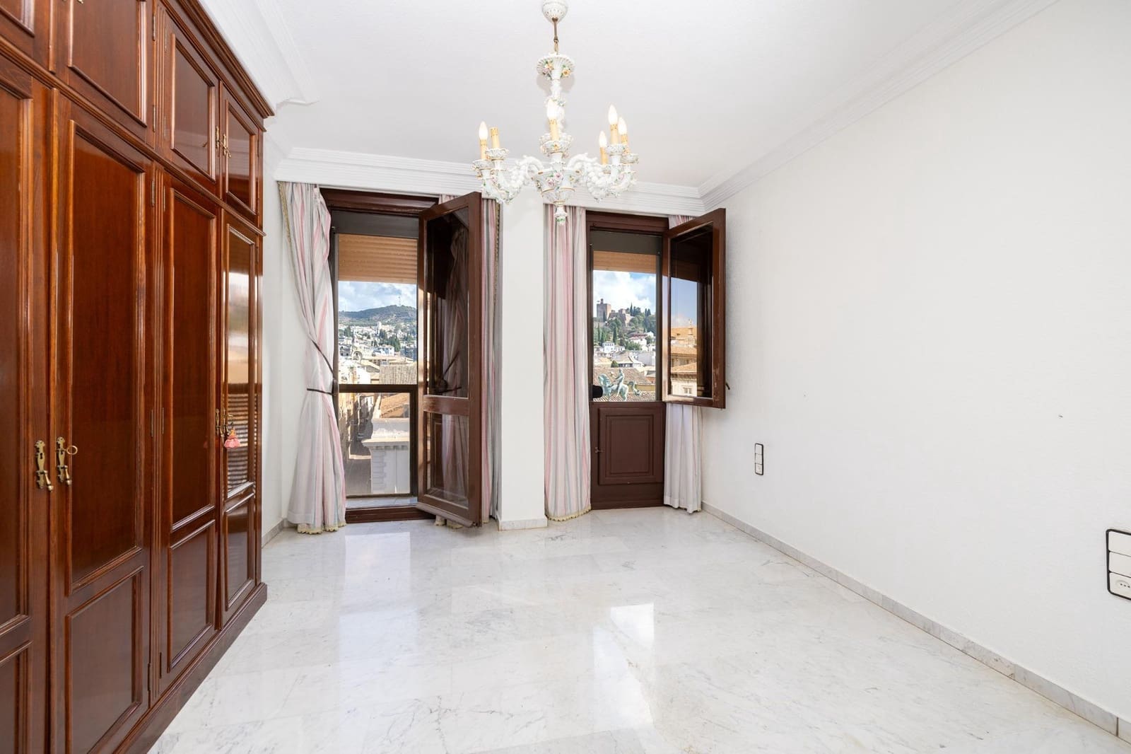 Piso de 5 habitaciones en Granada ciudad en venta - 1.100.000 € (Ref: 9382868)