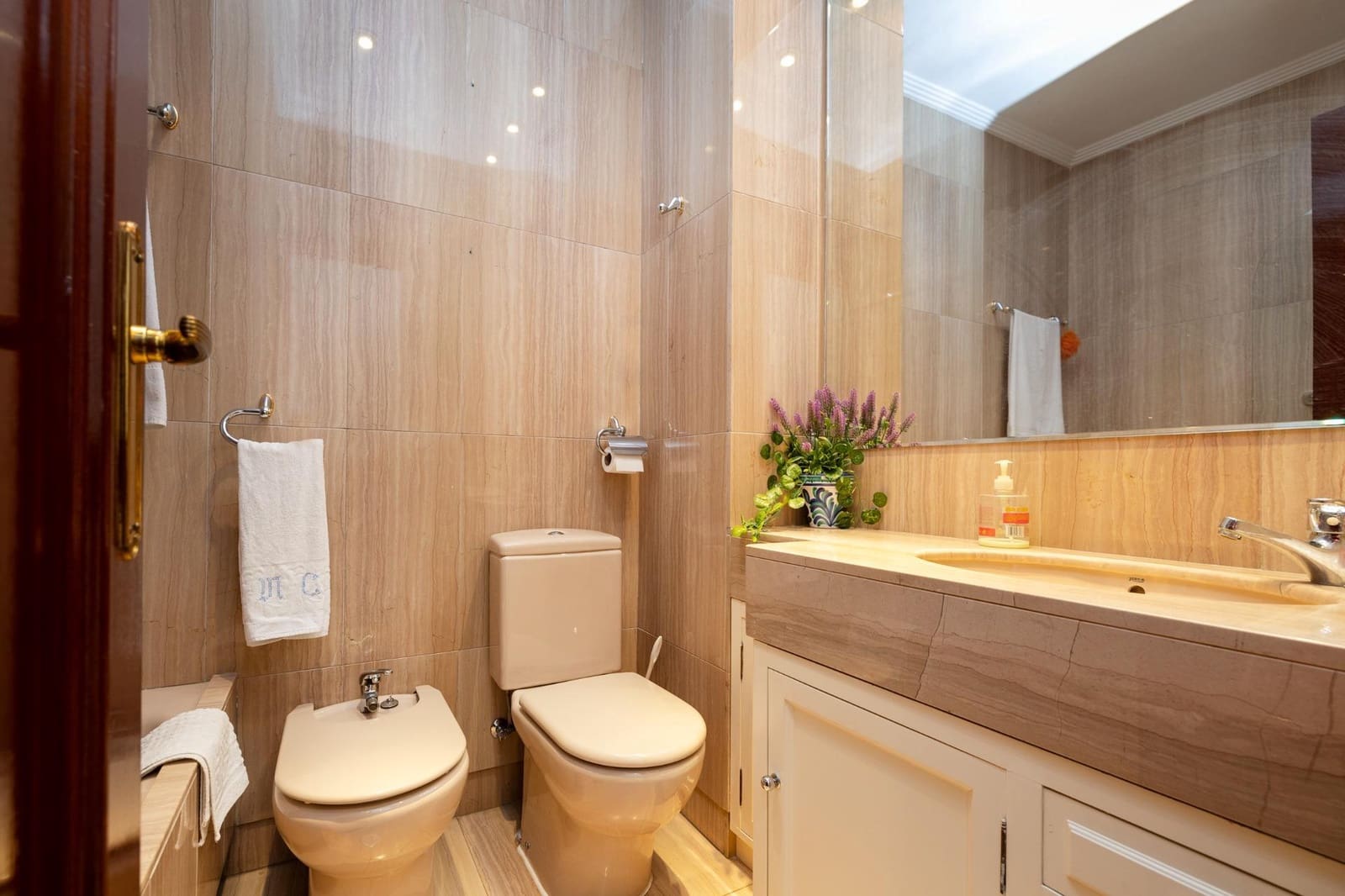 Piso de 5 habitaciones en Granada ciudad en venta - 1.100.000 € (Ref: 9382868)