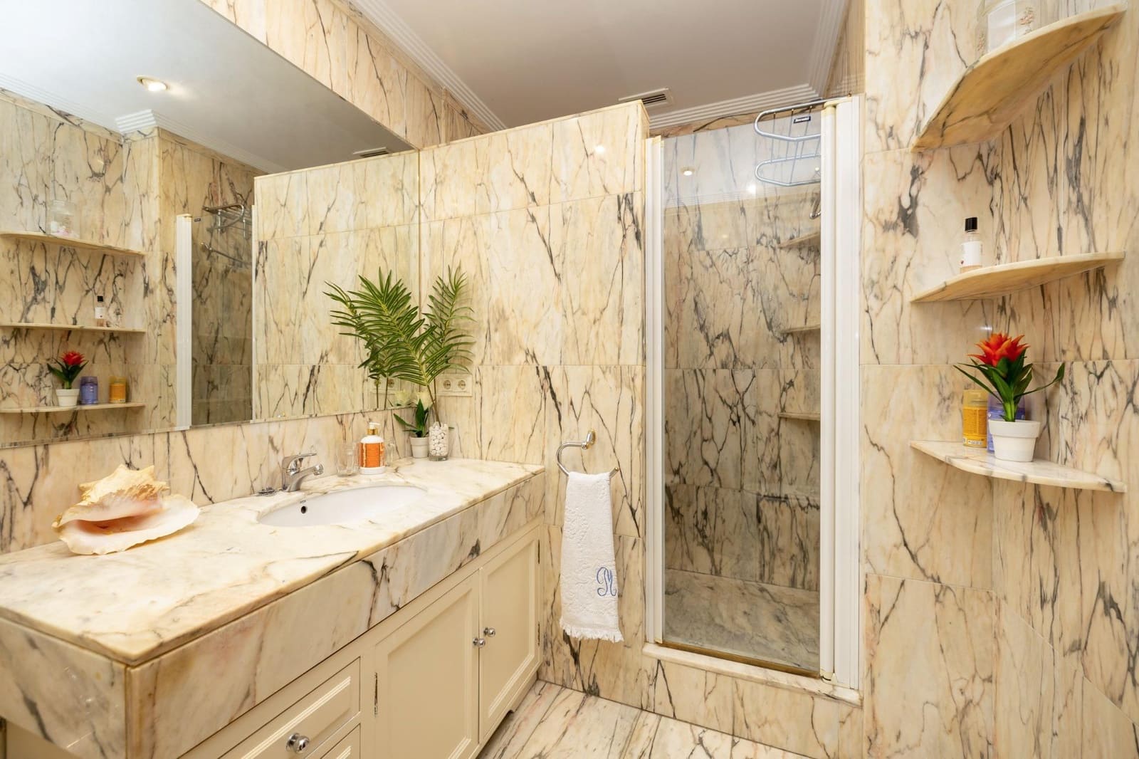 Piso de 5 habitaciones en Granada ciudad en venta - 1.100.000 € (Ref: 9382868)