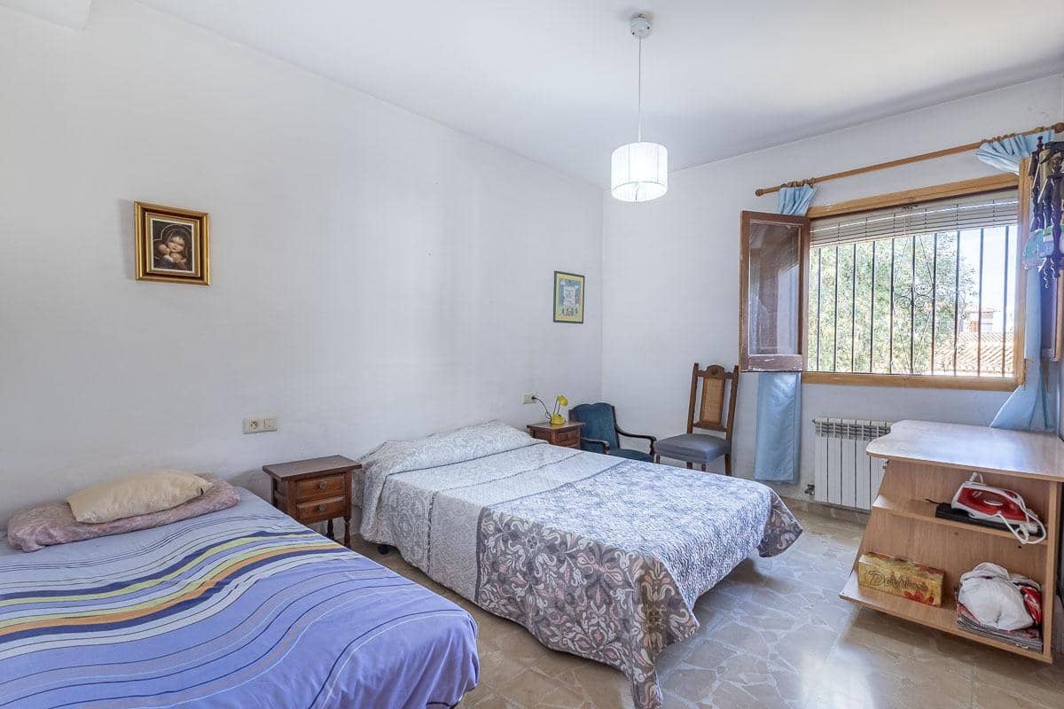 4 sovrum Villa till salu i Granada stad med pool garage - 470 000 € (Ref: 9386018)