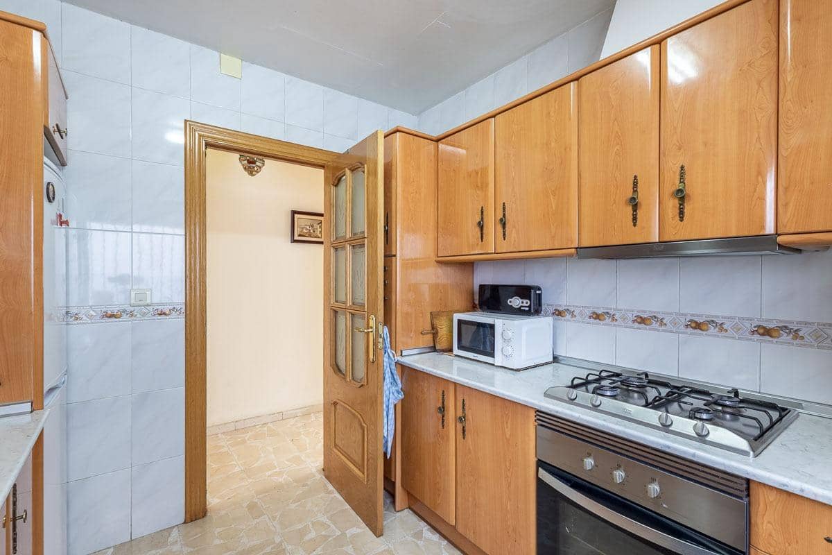 4 sovrum Villa till salu i Granada stad med pool garage - 470 000 € (Ref: 9386018)