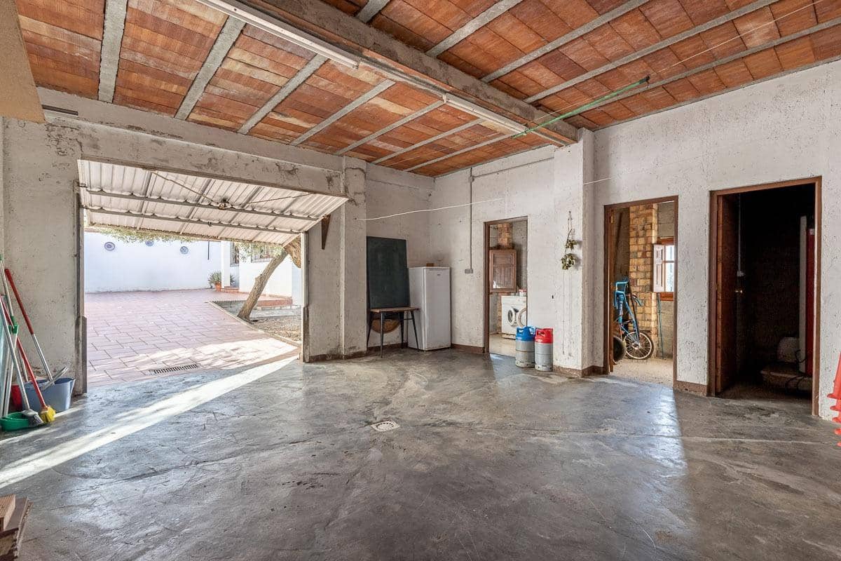 4 sovrum Villa till salu i Granada stad med pool garage - 470 000 € (Ref: 9386018)