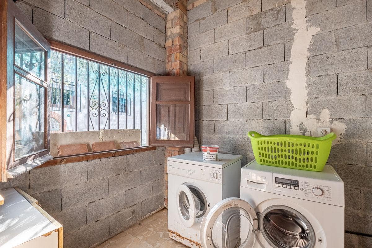 4 sovrum Villa till salu i Granada stad med pool garage - 470 000 € (Ref: 9386018)