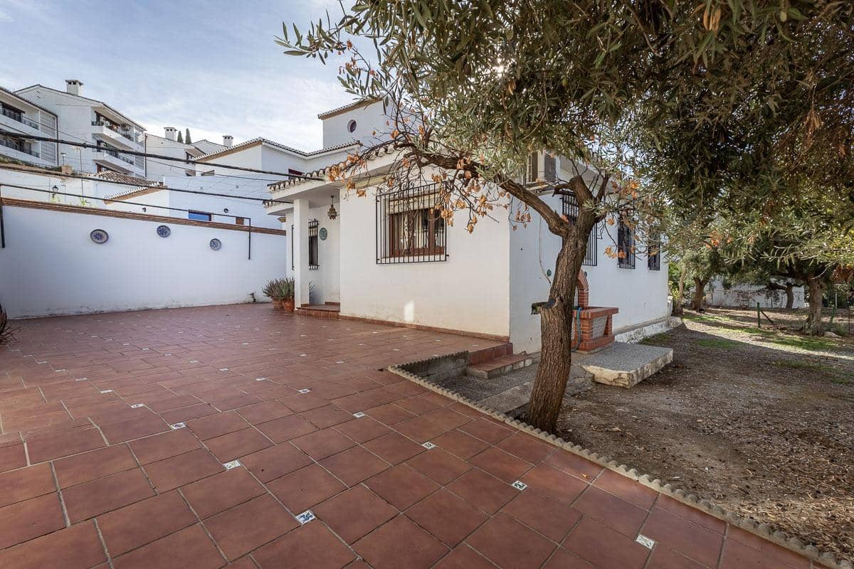 4 sovrum Villa till salu i Granada stad med pool garage - 470 000 € (Ref: 9386018)