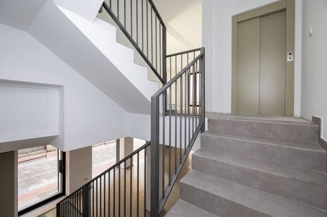 Byhus til salg i Centro, Granada by - € 1.200.000 (Ref: 9404429)