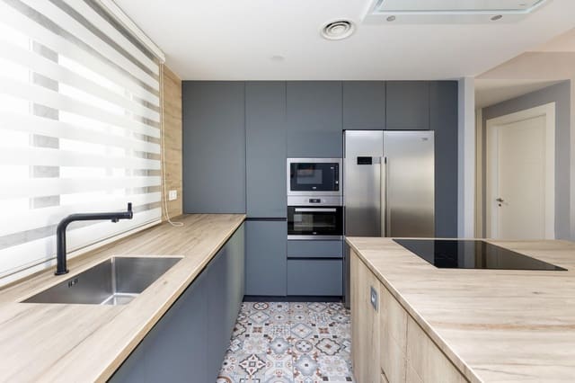 4 slaapkamer Flat te koop in Granada stad met garage - € 590.000 (Ref: 9414125)