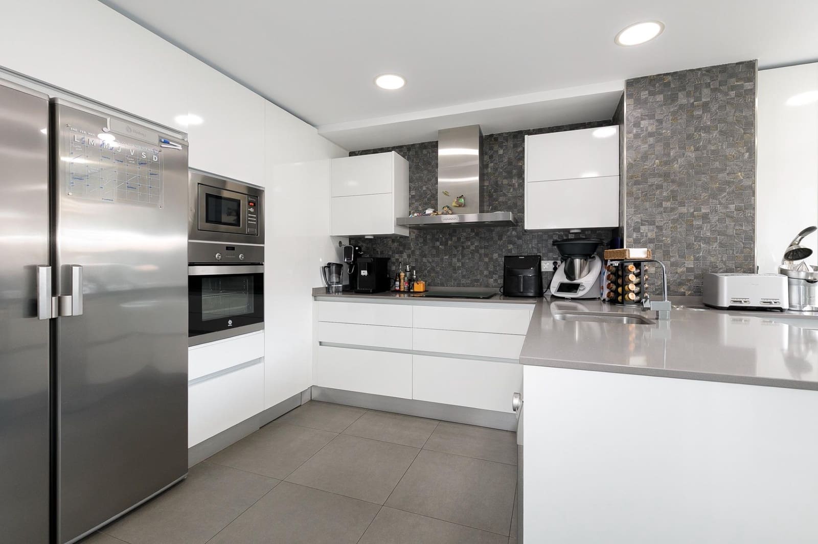 4 sovrum Lägenhet till salu i Granada stad med garage - 535 000 € (Ref: 9468509)