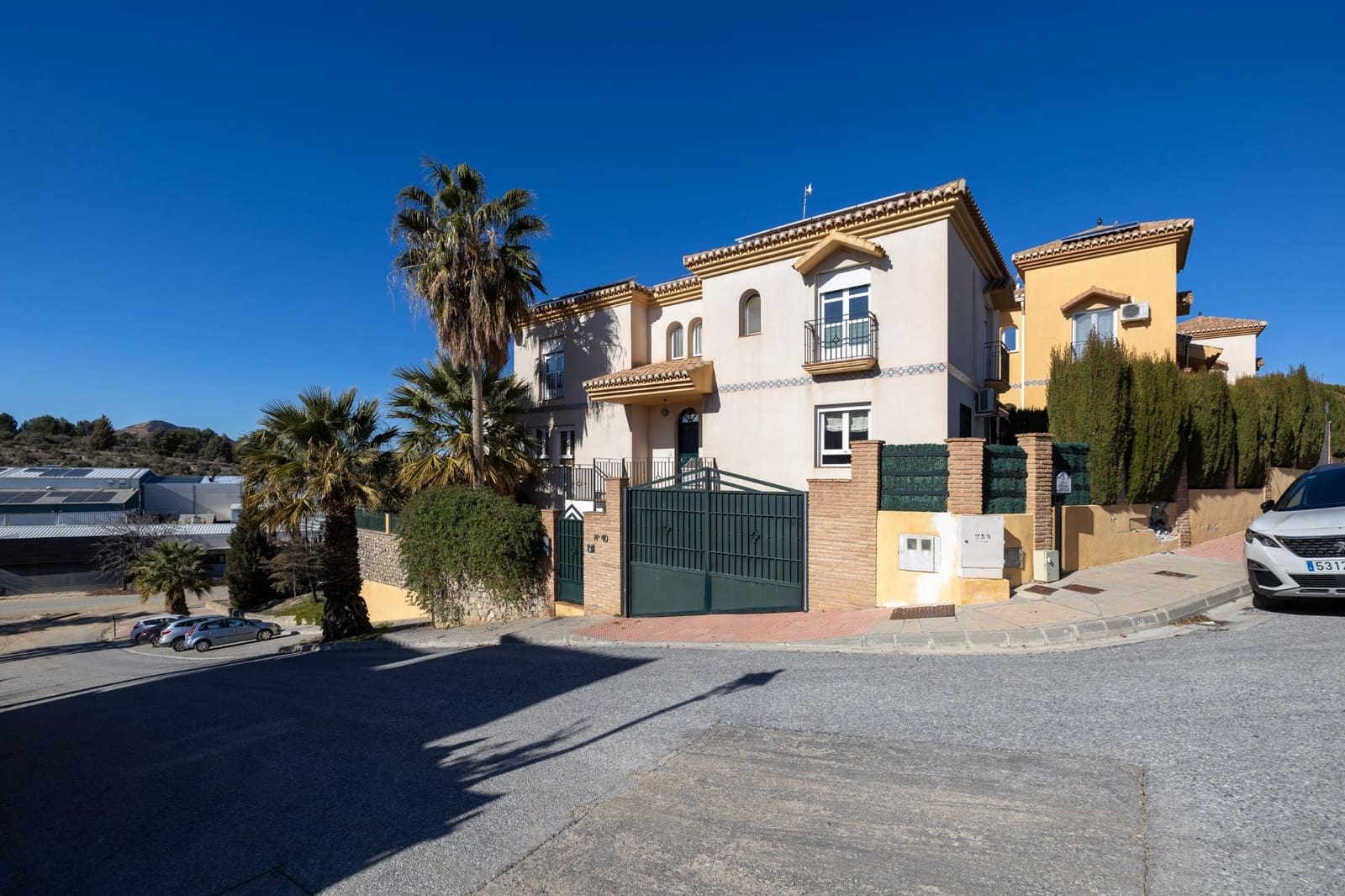 Chalet de 4 habitaciones en Alhendín en venta con piscina garaje - 345.000 € (Ref: 9470395)