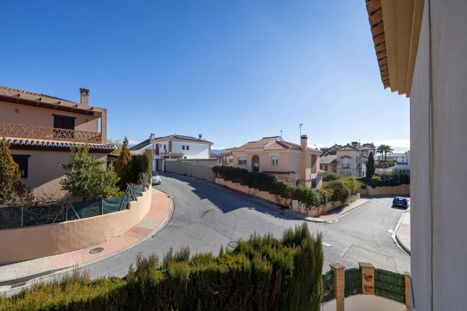 Chalet de 4 habitaciones en Alhendín en venta con piscina garaje - 345.000 € (Ref: 9470395)