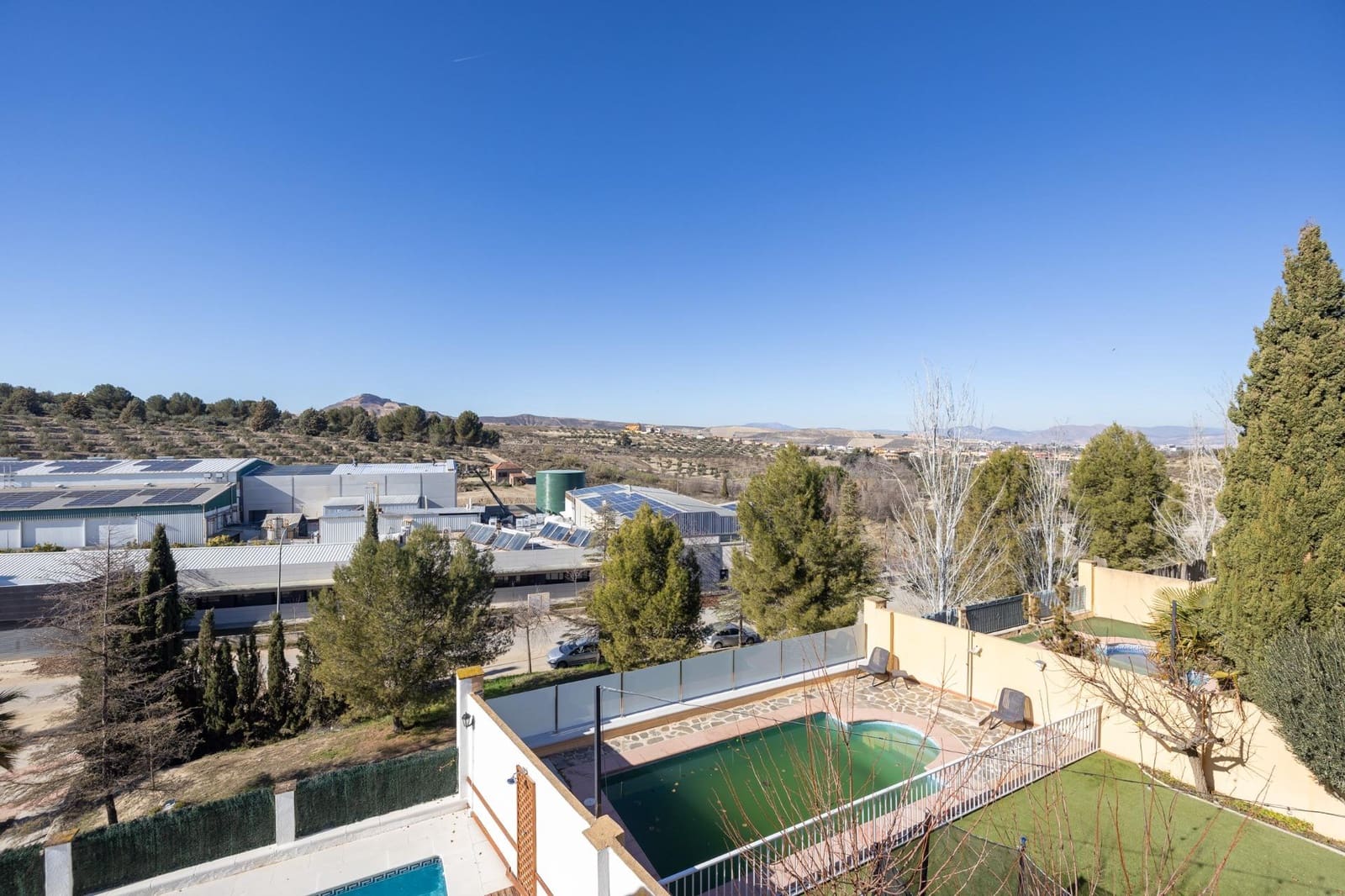 Chalet de 4 habitaciones en Alhendín en venta con piscina garaje - 345.000 € (Ref: 9470395)