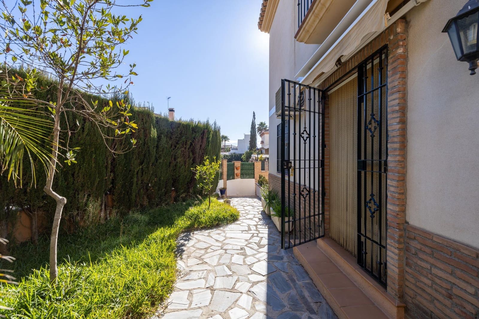 Chalet de 4 habitaciones en Alhendín en venta con piscina garaje - 345.000 € (Ref: 9470395)