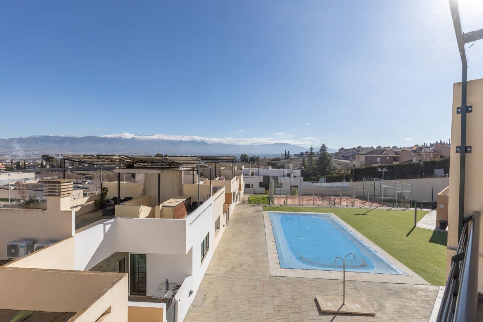 4 soveværelse Rækkehus til salg i Las Gabias med swimmingpool garage - € 299.000 (Ref: 9541126)