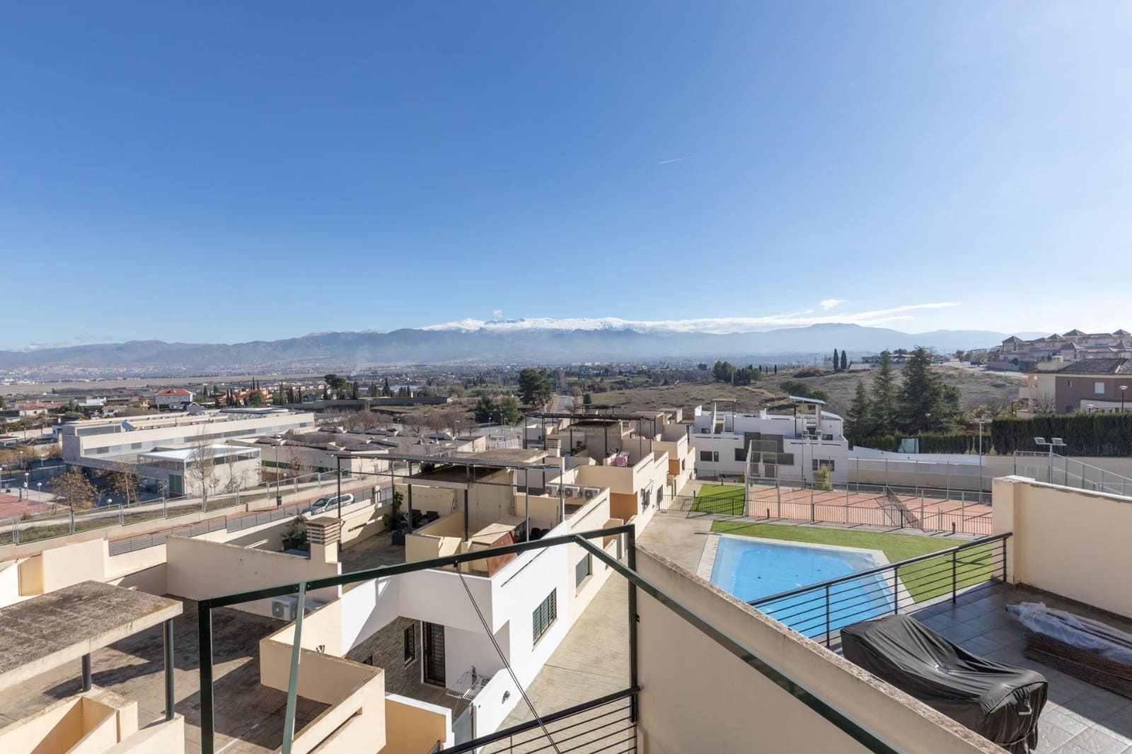 4 soveværelse Rækkehus til salg i Las Gabias med swimmingpool garage - € 299.000 (Ref: 9541126)