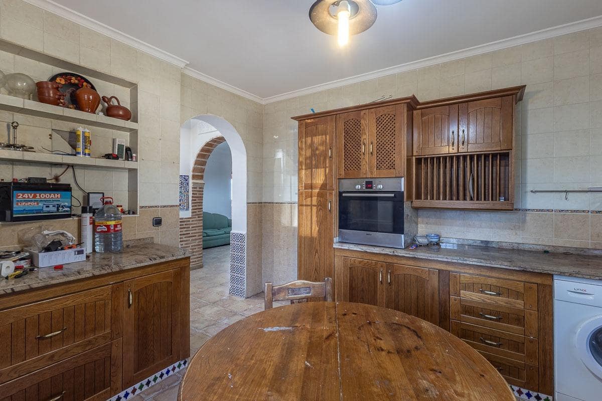 4 soveværelse Finca/Landehus til salg i Moraleda de Zafayona med swimmingpool garage - € 260.000 (Ref: 9541128)