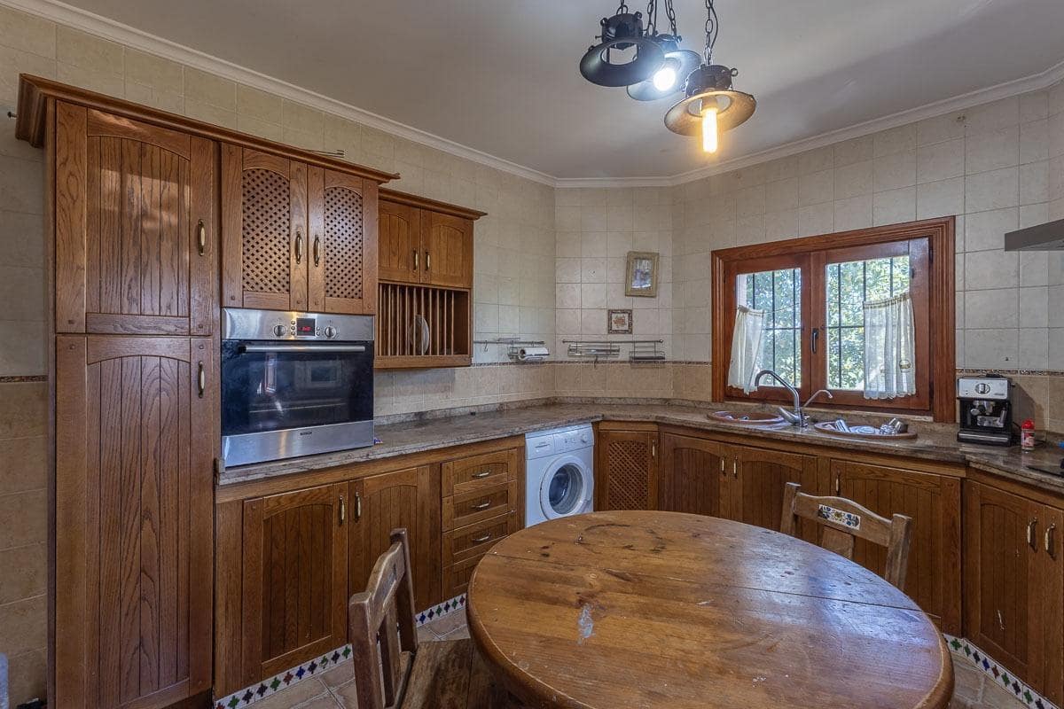 4 soveværelse Finca/Landehus til salg i Moraleda de Zafayona med swimmingpool garage - € 260.000 (Ref: 9541128)