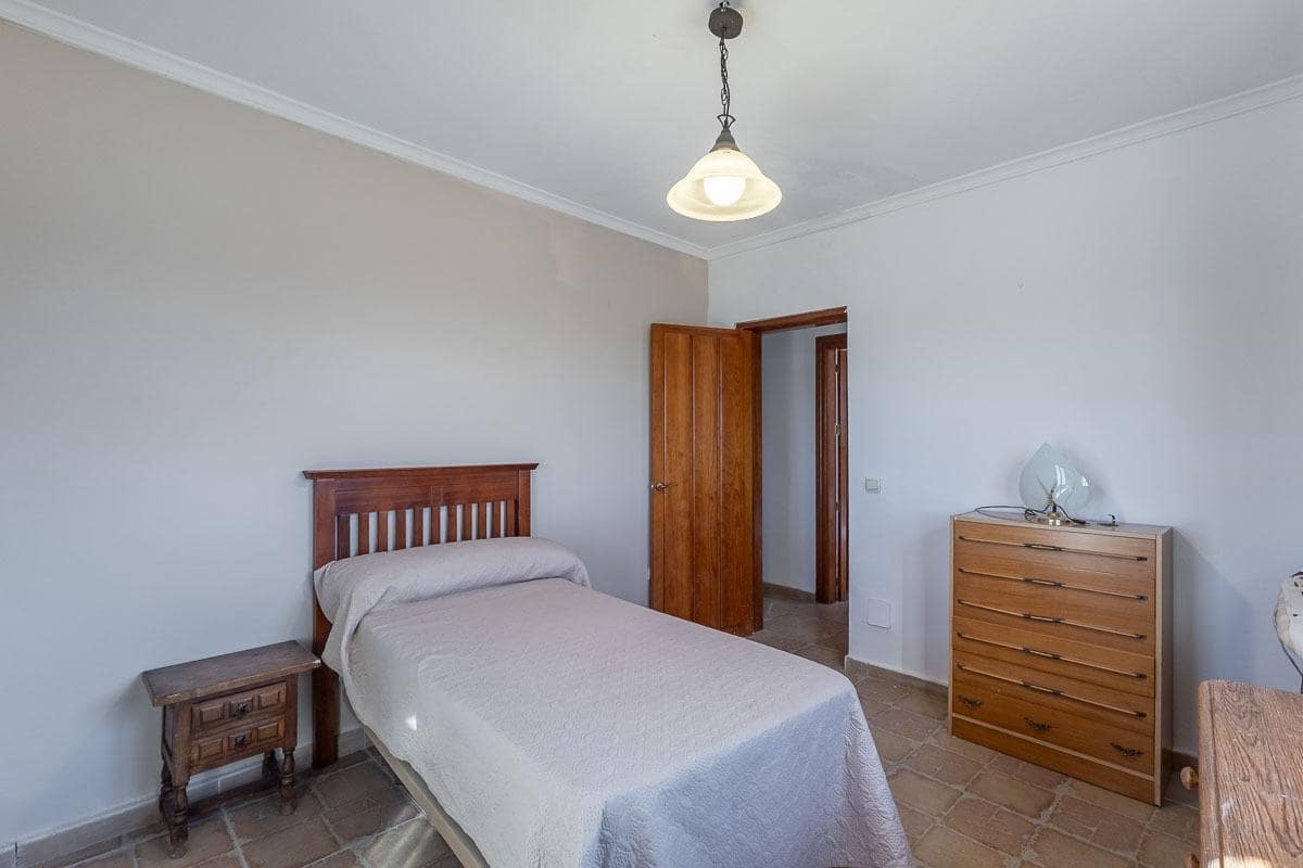 4 soveværelse Finca/Landehus til salg i Moraleda de Zafayona med swimmingpool garage - € 260.000 (Ref: 9541128)